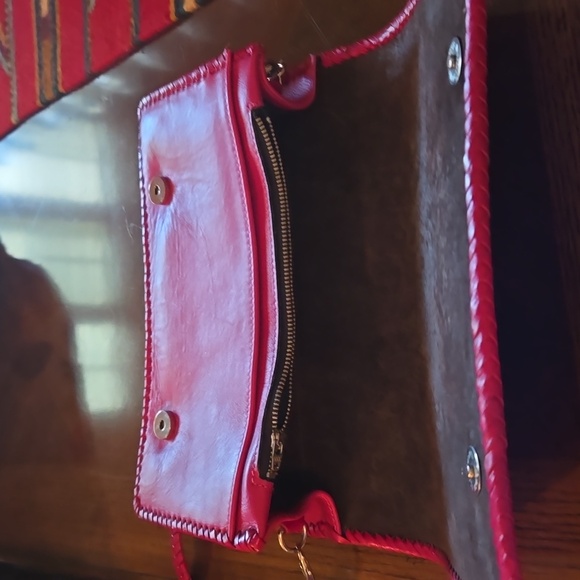 Que Chula Petite Grand Crossbody - Picture 3 of 3